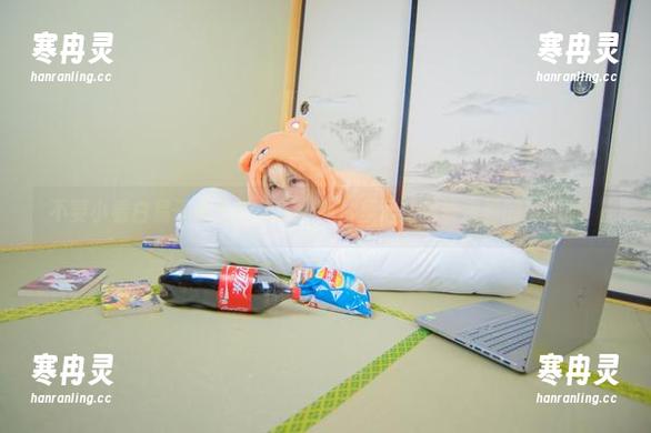 白易子教主 不要小看白易子教主的和服,照片里居然藏着海量的资源哦!