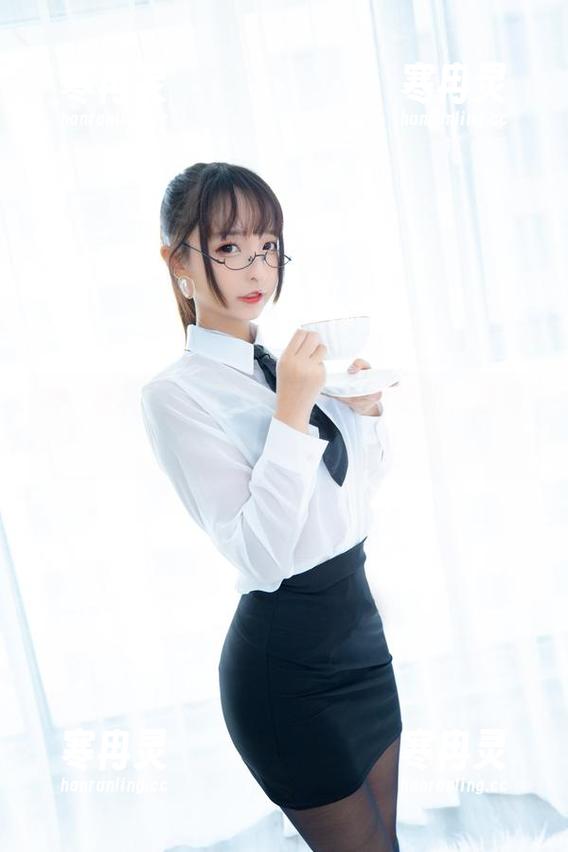 神楽坂真冬 神楽坂真冬女神又上线,美图更新,自带光环哦!