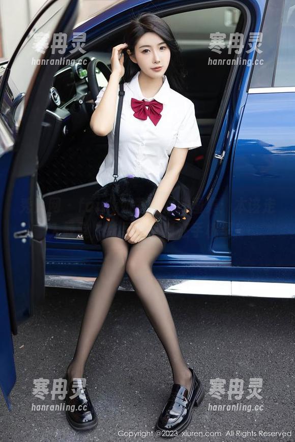 秀人网-fairy如歌 秀人网 - fairy如歌的婚纱图集:本该走入教堂,结果被你锁在手机里!