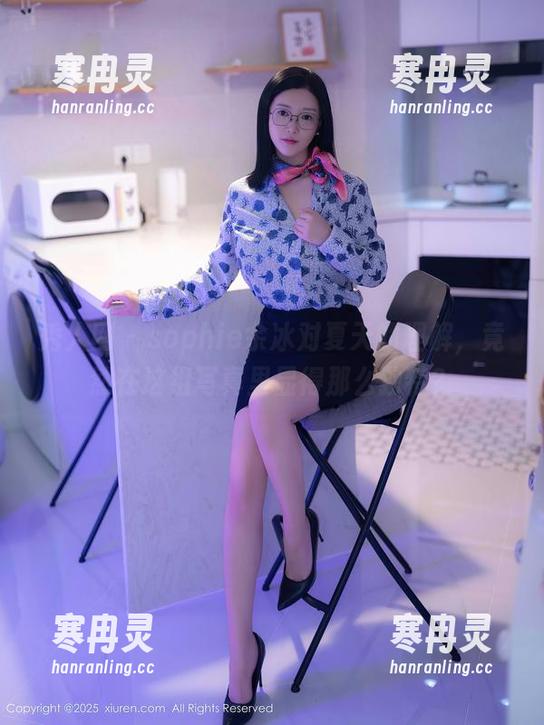 秀人网-sophie余冰 秀人网 - sophie余冰对夏天的理解,竟然在这组写真里显得那么独特?