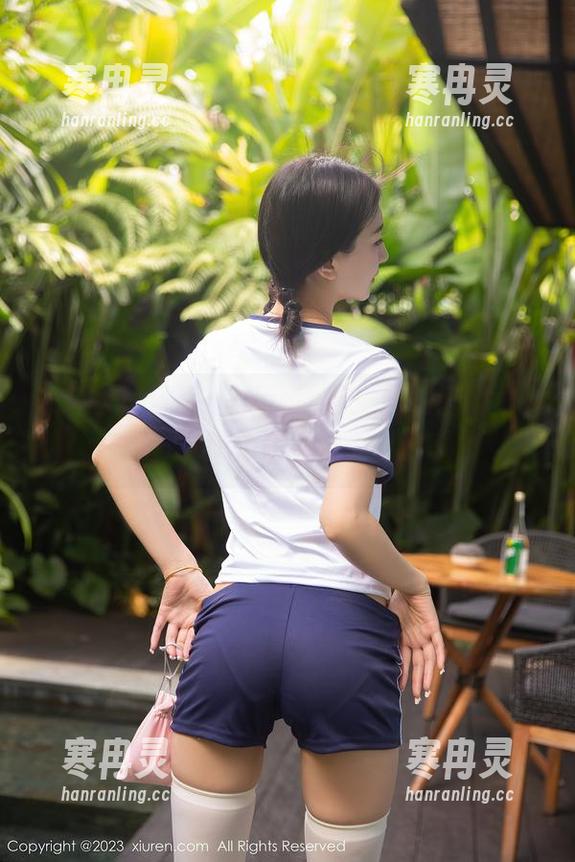 秀人网-张优ayoyo 秀人网 - 张优ayoyo图册:连衣裙的神奇修饰,试问你和我哪个更好看?