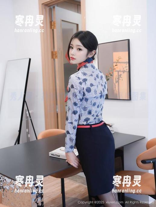 秀人网 - 抖娘利世和她的皮衣：私房图集里的‘别致气息’