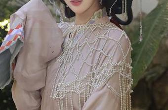 秀人网 - 如果你以为抖娘利世的裤里丝只是衣服，那你就OUT了！图片全集来了！