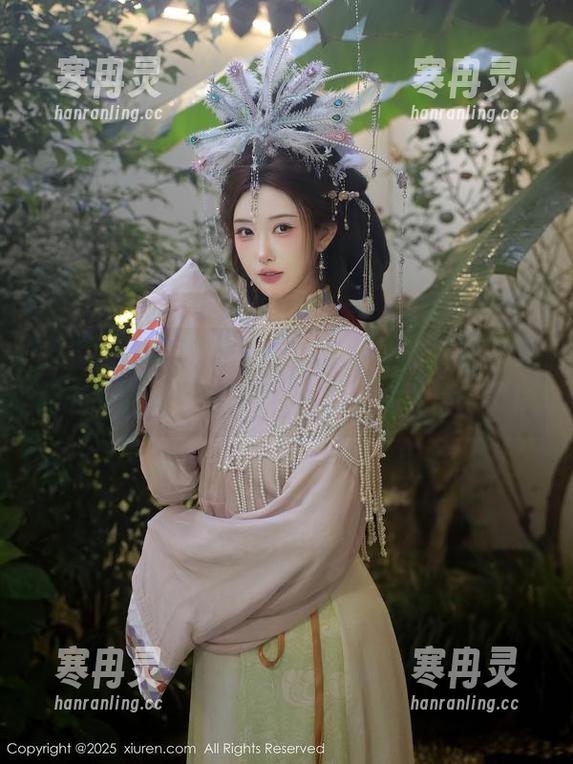 秀人网-抖娘利世 秀人网 - 如果你以为抖娘利世的裤里丝只是衣服,那你就OUT了!图片全集来了!