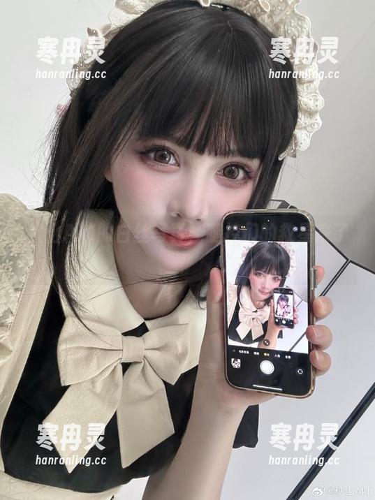 秋山AkI 秋山AkI的白丝写真,腿控们的救星来了!