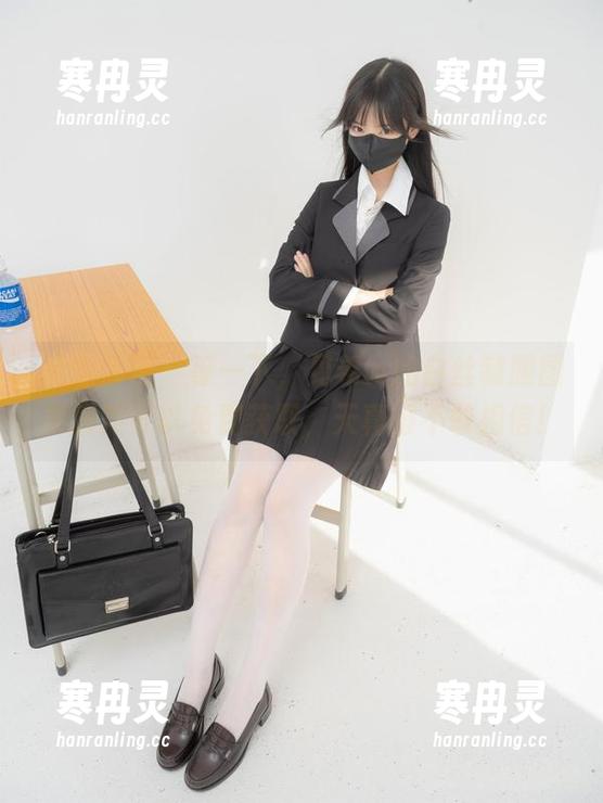 紧急企划-见希w 紧急企划 - 等一下,见希w的白丝制服图集居然可以免费获取,天真得不敢相信!