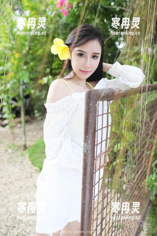 美媛馆-伊小七MoMo 美媛馆 - 微妙而又不知所措的情绪:伊小七MoMo的图片资源是连衣裙界的黑马吗?