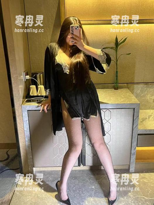 美邵女Baby 微密圈 - 当美邵女Baby拥抱白裙,单身狗看了想去买杯奶茶散心!