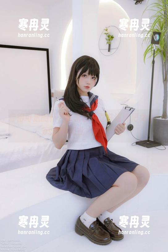 荒井喵喵 穿得可透的仆,从未想过荒井喵喵把女仆cos做得如此“随性”。