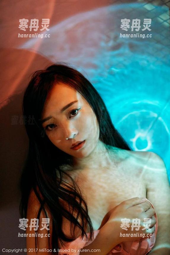 蜜桃社-美绪 蜜桃社 - 红裙写真的美绪:是不是我一不小心看到了她的模特魂?