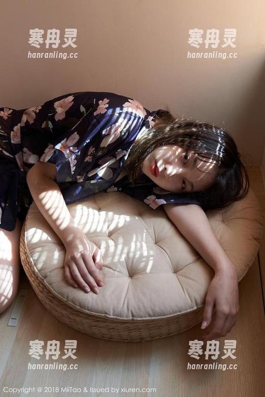 蜜桃社-雪梨sherry 蜜桃社 - 紧急呼唤,雪梨sherry的温柔图包合集在此,但你要小心,心会被偷走!