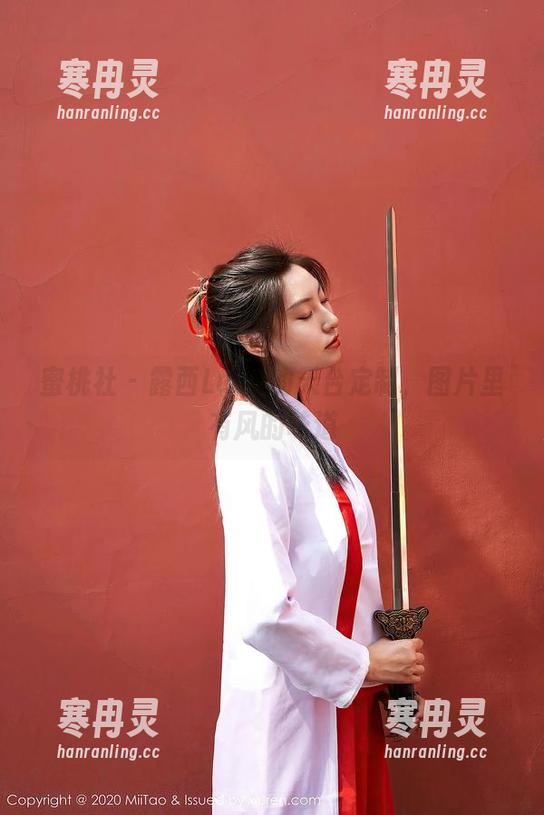 蜜桃社-露西Lucy 蜜桃社 - 露西Lucy的天台定制,图片里有风的味道