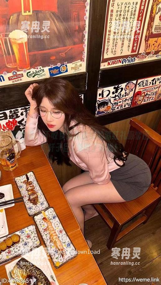 轩子巨2兔 微密圈 - 不收费就能看到的酒红礼服套图!轩子巨2兔真了解我!