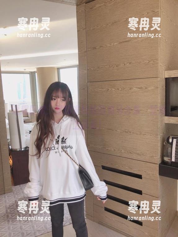 过期米线线 逗趣厨娘:过期米线线的鬼马合集,壁纸上再见!