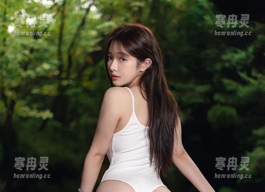 雯妹不讲道理 雯妹不讲道理在高跟鞋里的行走姿态,是不是打算走出一条新街?敢不敢让路人都看呆?