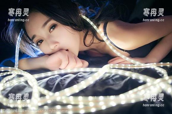 青豆客-娜依灵儿 青豆客 - 无圣光下的娜依灵儿,黑白作品像是穿越时光的旅行。