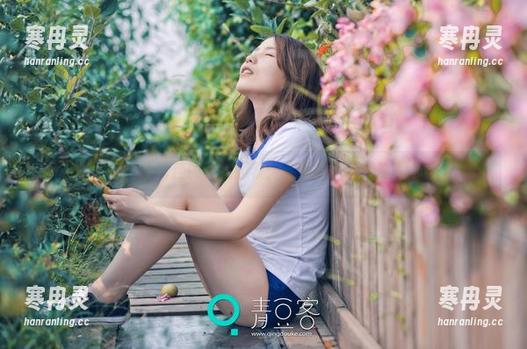 青豆客 - 施忆佳的私拍图集：这花嫁比我梦里的都好看
