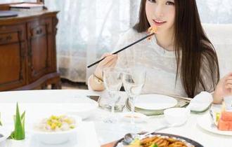 魅妍社 - Mieko林美惠子的私房套装，美图拼尽全力，就是为了这张床边的自拍嘛！
