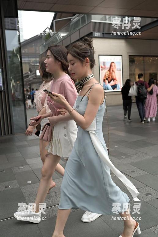 魔镜街拍-艾小青 魔镜街拍 - 漫展图集,艾小青悄悄引发的小骚动,有没有被你注意到?
