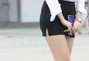 魔镜街拍 - 有些人值得看多几眼，特别是这套蓝色泳衣的芝芝，合集里每一张都散发着点别样的含蓄。